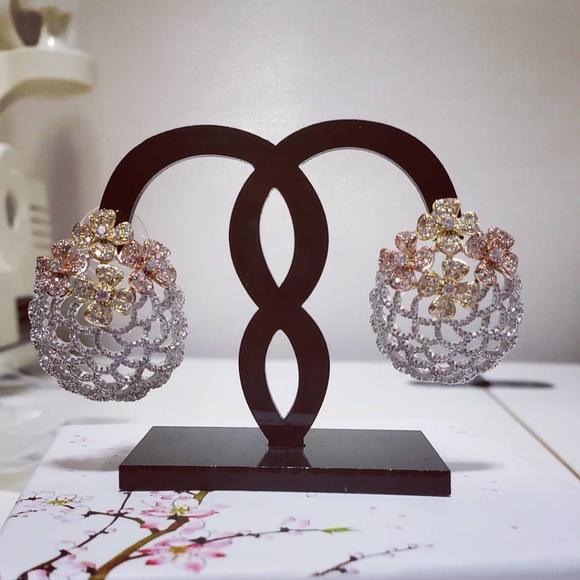 STUD EARING - Picture 1 of 1